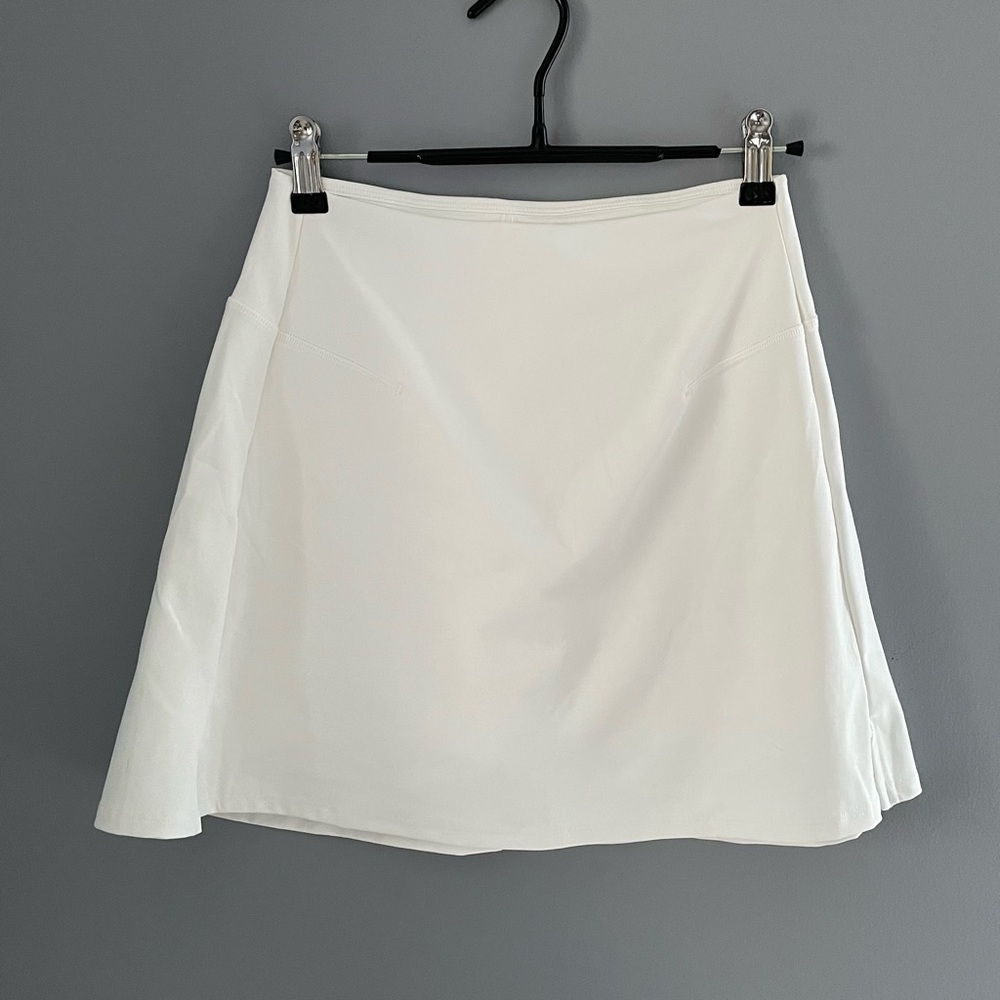 Old Navy Powersoft Skort in White - XS